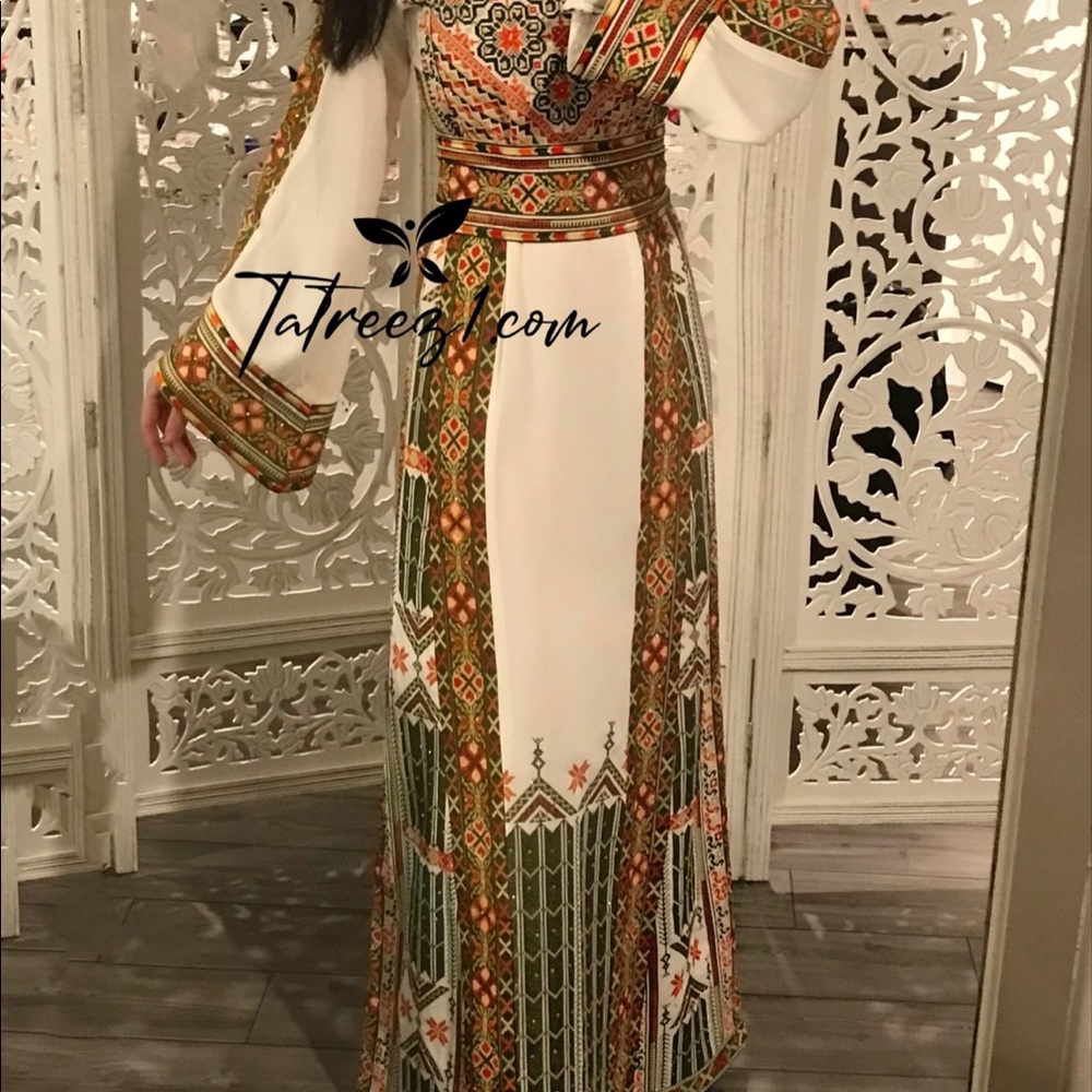 Palestinian thobe from tatreez 1